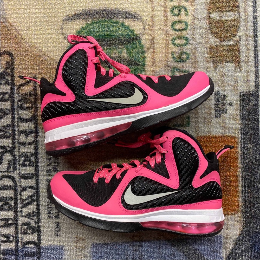 Lebron 9 Nike pink breast cancer aware Sz 8 women